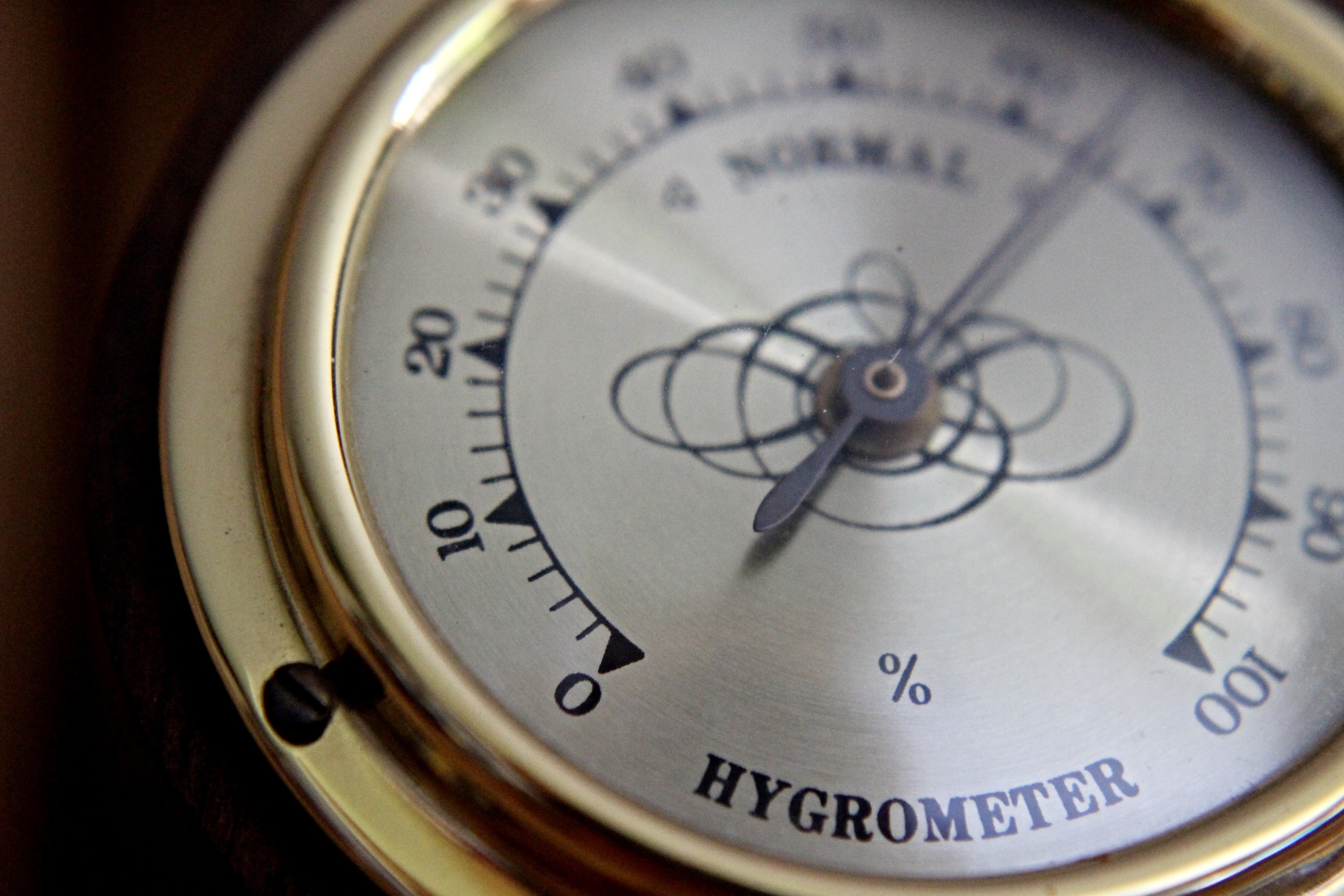 Hygrometer_for_piano