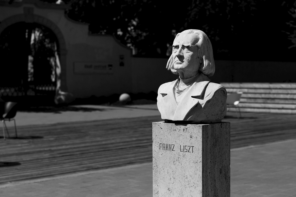 Franz_Liszt_bust