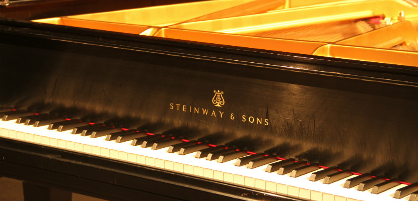 Steinway_grand_piano