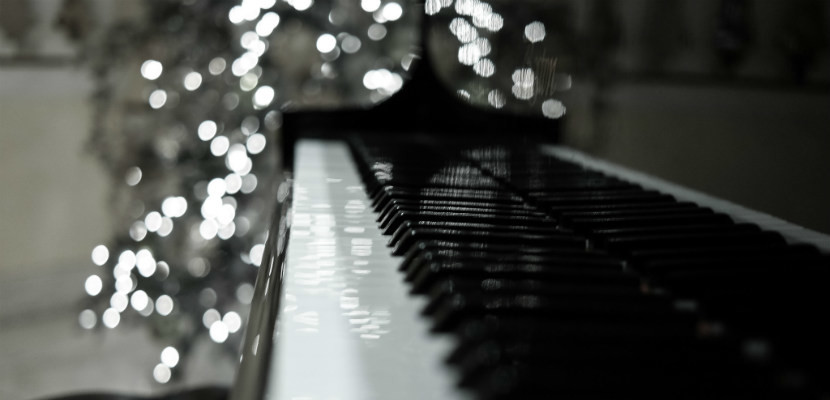 Piano_Christmas_lights