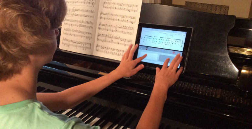Piano_student_using_Rhythm_Lab