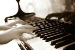 Playing_piano_fast