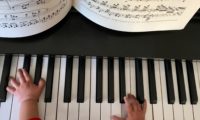 Baby_on_piano