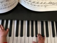 Baby_on_piano